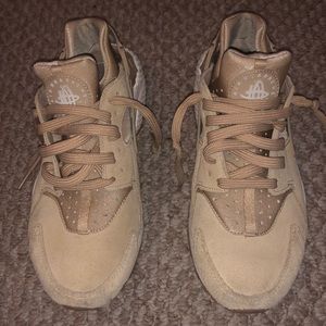Beige Nike Huaraches